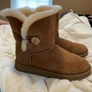 Ugg Australia Bailey Button Boot Chestnut Kids Size 4